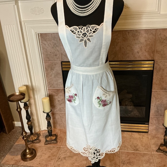 Vintage Boutique Hand Made Full Apron - Picture 2 of 14